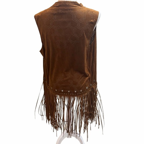 WESTBOUND FRINGE VEST
Faux Brown Suede 
Women’s LARGE 
RN# 58909
LikeNEW - Picture 3 of 10